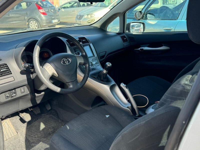 TOYOTA AURIS 2.0 D