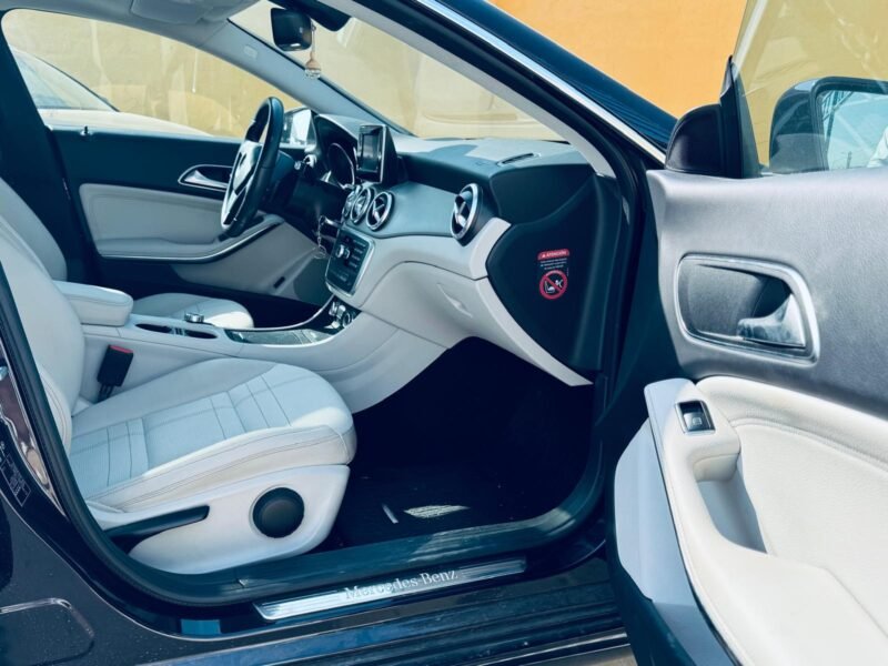 MERCEDES-BENZ CLA 200 Cdi